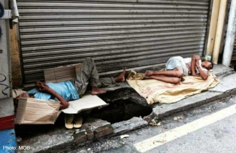 migrants homeless on street
